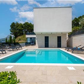 5 bedroom beachfront villa with heated pool near Omis, sleeps 9